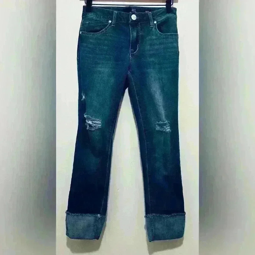 1822 The “Taylor” Jeans, Women’s Size 6, Distressed 3.5” cuffed, dark wash NWOT